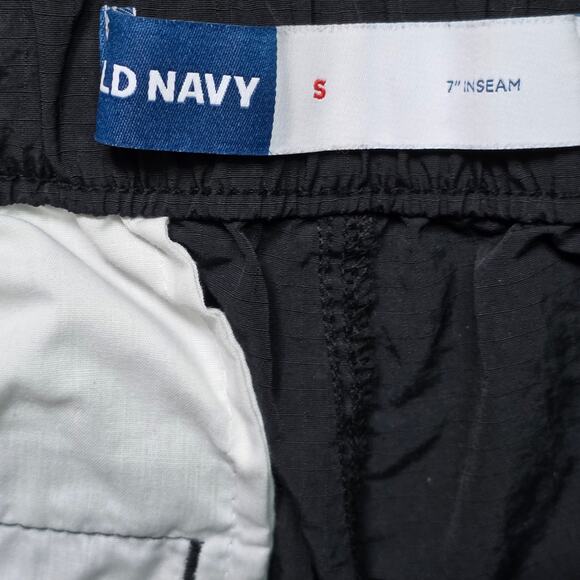 Old Navy Tech Hybrid Cargo Shorts Men’s S Black 7-Inch Inseam - Picture 3 of 7